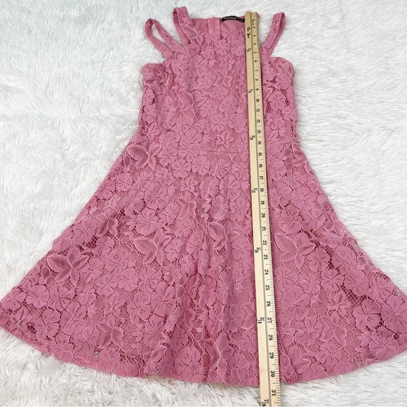 Penelope Tree sleeveless lace fit and flare dress in pink - Picture 4 of 8